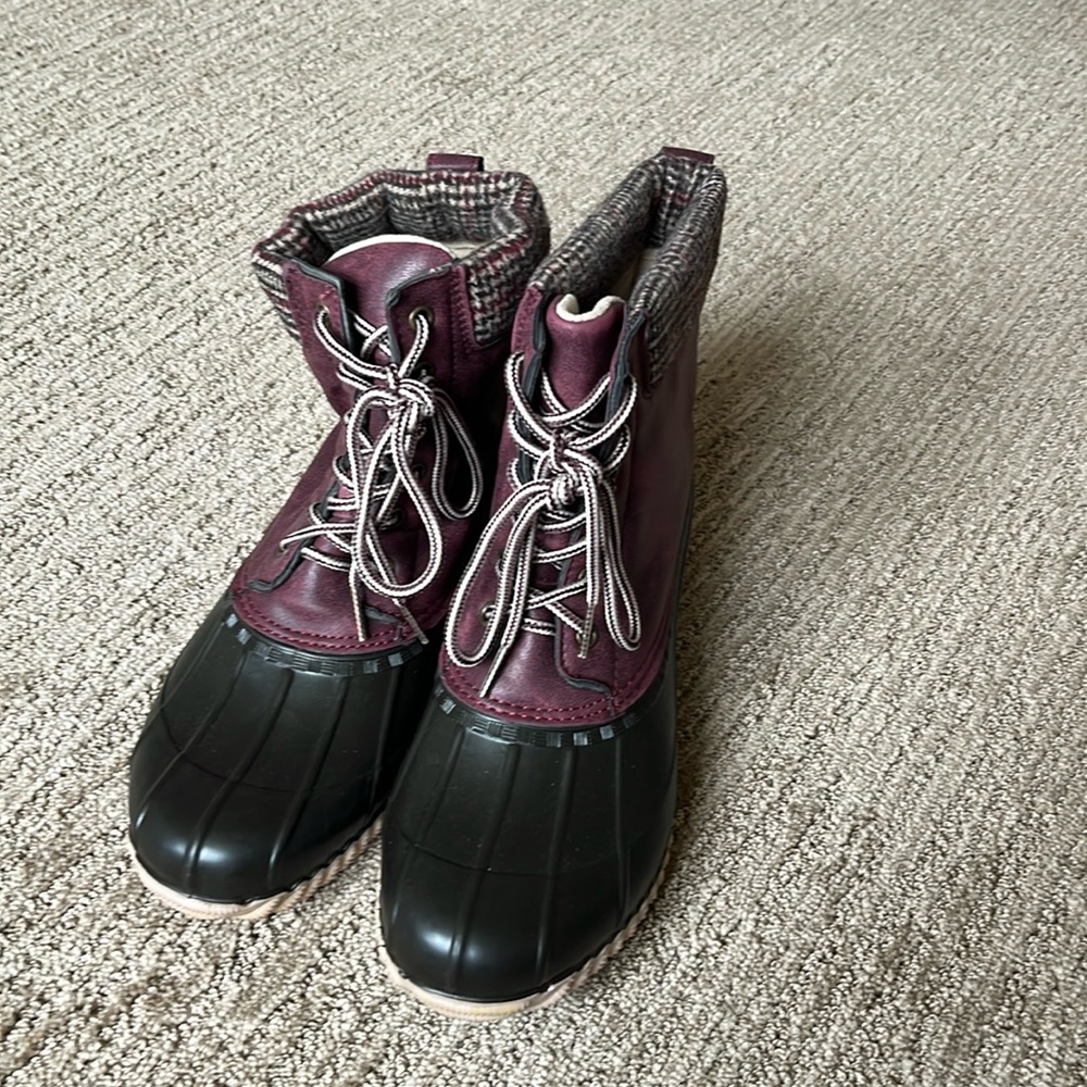 Maurices winter booties size 10